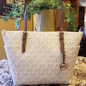 Michael Kors Vanilla Signature Large Jet Set Tote